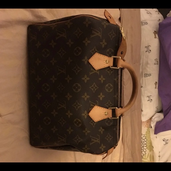Lv speedy 30 , great. Condition - Picture 2 of 5